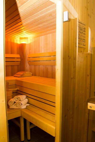 Please be quiet - I'm in the sauna!